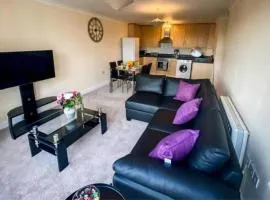 OnSiteStays - 2 Bedroom Apartment with Ensuite, Free Parking & Wi-Fi