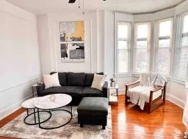 Bright Stunning Downtown Apt Close to Proctors