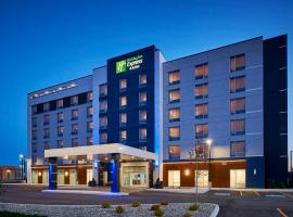 Holiday Inn Express & Suites Windsor East - Lakeshore, an IHG Hotel，位于Lakeshore的带泳池的酒店
