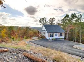 Views, Hot Tub and Trails Modern Ellijay Cottage