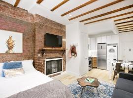 24-6 Gramercy area Newly reno Studio W D in unit