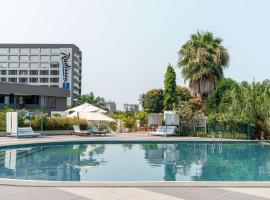 利伯维尔奥古曼皇宫丽笙酒店，位于利伯维尔的酒店