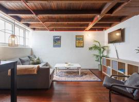 Jarrah Loft in central WestEnd of Fremantle，位于弗里曼特的酒店