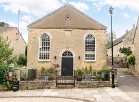 3 bedroom converted chapel in historic Oundle，位于昂德尔的酒店