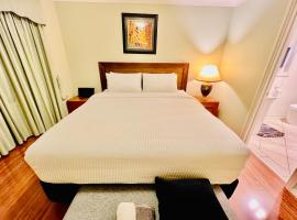 Spacious 6 Bedroom Holiday Home 15 Min Away From Melbourne Airport，位于Sydenham的酒店