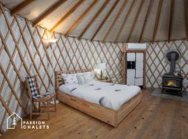 La Lumineuse des yourtes du petit ruisseau，位于Mandeville的酒店