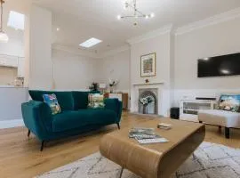 SWALEDALE, OLD SCHOOL ROOMS - Luxury Apartment in Richmond, North Yorkshire