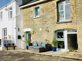 Nook Cottage Short Walk To Porth Beach - Private Parking