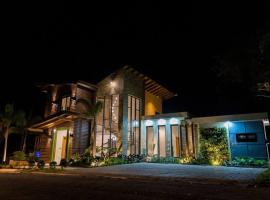 Luxury Mountain villa, Jarabacoa villa vargas，位于拉维加的酒店