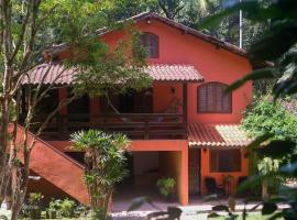 Casa em penedo com cachoeira，位于佩尼多Cachoeira de Deus附近的酒店