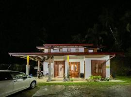 Sinharaja River Face Hotel，位于Nelluwa的带停车场的酒店