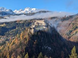 Haus Biechl mit Blick auf die Burg Hohenwerfen，位于普法尔韦尔芬厄日桑维特·维芬冰洞附近的酒店