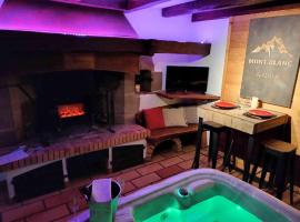 GITE Chambre SPA Privé DE L'ANCIENNE FERME，位于Vallières的酒店