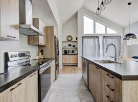 Nouveau - Chalet moderne - Spa, piscine & sauna!，位于Pont-Rouge的酒店
