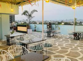 Hotel LAAKHAN BY GHUMO UDAIPUR，位于乌代浦达博克机场 - UDR附近的酒店