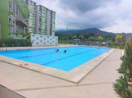 Apartamento en Ibagu&eacute; - parque deportivo, patinodromo，位于伊瓦格的带泳池的酒店