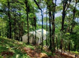 Volcano Tenorio Glamping Ranch - 3 Tents，位于Rio Celeste的豪华帐篷