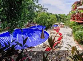Tropical Oasis / Pool & Private jungle terraces