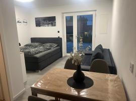 Schöne gemütliche Wohnung, Ferienwohnung in ruhiger Lage，位于Auerbach的酒店