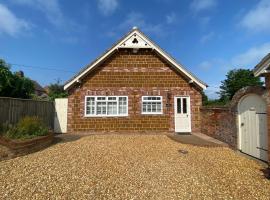 School Cottage Shernborne Sandringham Estate，位于金斯林的酒店