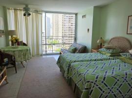 Waikiki Studio at Ilikai Marina - great apartment by the beach - see low end price!，位于檀香山魔岛附近的酒店