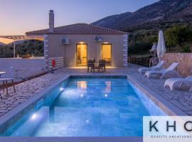 Skoumas villa surrounded by Olive trees!，位于弗拉哈塔的酒店