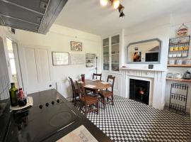 2BR Edwardian House in Greenwich，位于Abbey Wood的酒店