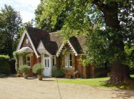 Gorgeous Country Cottage overlooking Windsor Castle，位于旧温莎的酒店