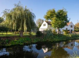 Peaceful Riverside Five Bed Cottage in Somerset，位于兰波特的酒店