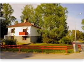 Hus Björk，位于Fågelfors的酒店