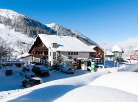 加林娜猎鹰酒店，位于马尔邦的酒店