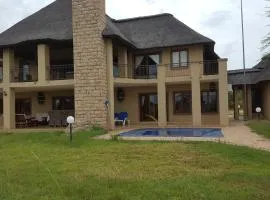 Zebula Golf and Wildlife Estate - Owl's Haven Pax 10 - Moi Signature Luxury villa