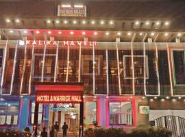 The RAI’S Palace - Hotel and Banquet，位于Mau的酒店