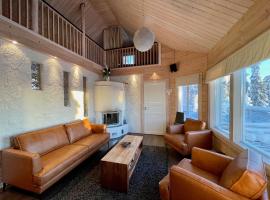 Hietavilla Aurora - Hot tube - Sauna - Fireplace - 11kW EV-refuel - Landscape view - Silence - Free WiFi，位于鲁卡的带热水浴缸的酒店