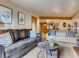 Cozy Ski Condo + Hot Tub + Fireplace + Heated Pool