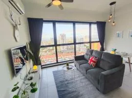 Infinity Pool, Georgetown, Up to 11 Pax, 2 Bedrooms, 2 Bathrooms, 2 Car Parks by Star Home