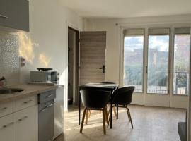 Appartements proches CDG Le Bourget dans maison francilienne typique，位于勒布朗-梅尼尔的酒店