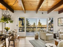 Romantic & Family Friendly Chalet In The Woods，位于箭头湖的酒店