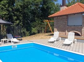 Family friendly house with a swimming pool Marija Bistrica, Zagorje - 21735，位于玛丽加比斯特里察的酒店
