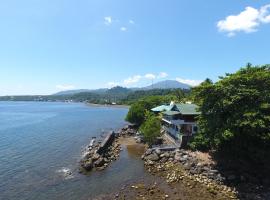 Villa Manja Tanahwangko Ocean-Front Manado，位于Tanahwangko的别墅