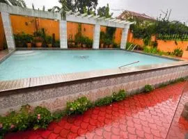 Lovely & Cozy House with Pool in Tagaytay