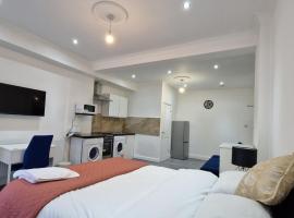 Spacious 3-Bedroom Apartment - London，位于Wanstead的酒店