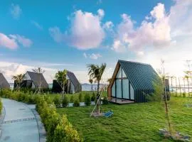 Summer Bay Beach Club & Cabins Sihanoukville by Preference，位于西哈努克的度假村