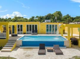 Casa De Sol Family Home Near Rincon & Beach，位于阿瓜达的酒店