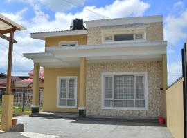 Azizah's Syariah Homestay，位于Padangluar的乡村别墅