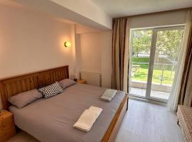 Manolaire Airport Residence，位于奥托佩尼的酒店