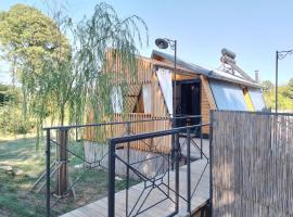 Glamping House Two Rivers，位于柳布什基的酒店