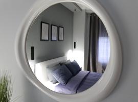 Luxury condo in Tirana，位于地拉那的酒店