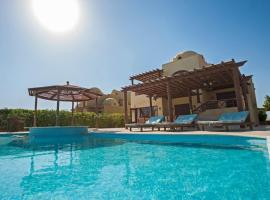 Rent El Gouna Lagoon Villa HEATED Private Pool BBQ，位于赫尔格达的酒店