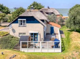 Ocean Front Home In Makkum With House A Panoramic View，位于玛库姆的酒店